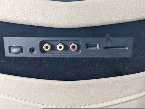 Used 2016 Cadillac Escalade Luxury image 17