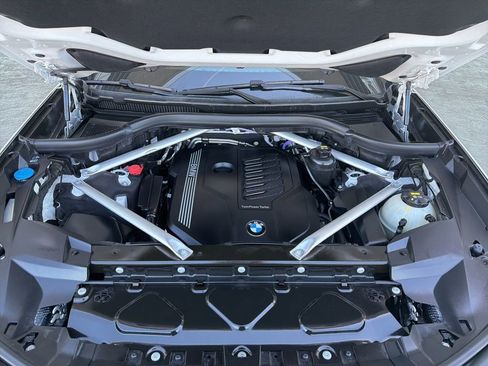 Used 2021 BMW X7 xDrive40i w/ M Sport Package image 21