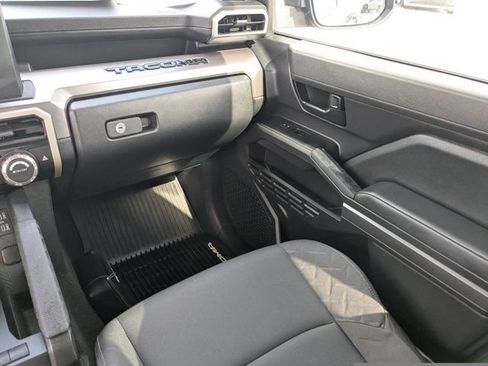 Used 2024 Toyota Tacoma SR5 AWD/4WD image 15