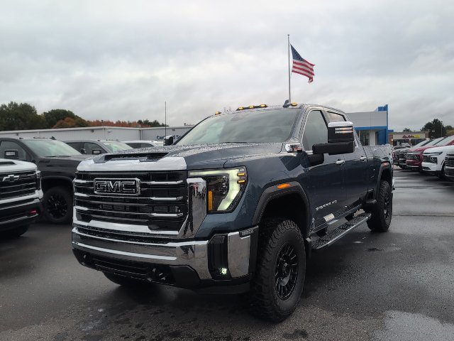 Used 2024 GMC Sierra 2500 SLT w/ SLT Convenience Package AWD/4WD image 2
