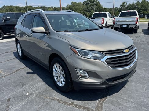 Used 2018 Chevrolet Equinox LT w/ Sun & Infotainment Package FWD image 4