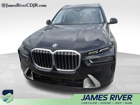 Used 2025 BMW X7 xDrive40i AWD/4WD image 3