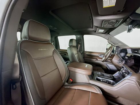 Used 2025 GMC Sierra 3500 Denali w/ Technology Package image 30