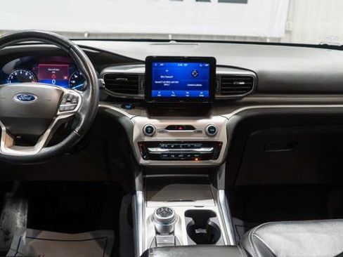 Used 2022 Ford Explorer XLT w/ Equipment Group 202A AWD/4WD image 15