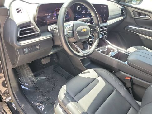 Used 2025 Chevrolet Traverse LT FWD image 25