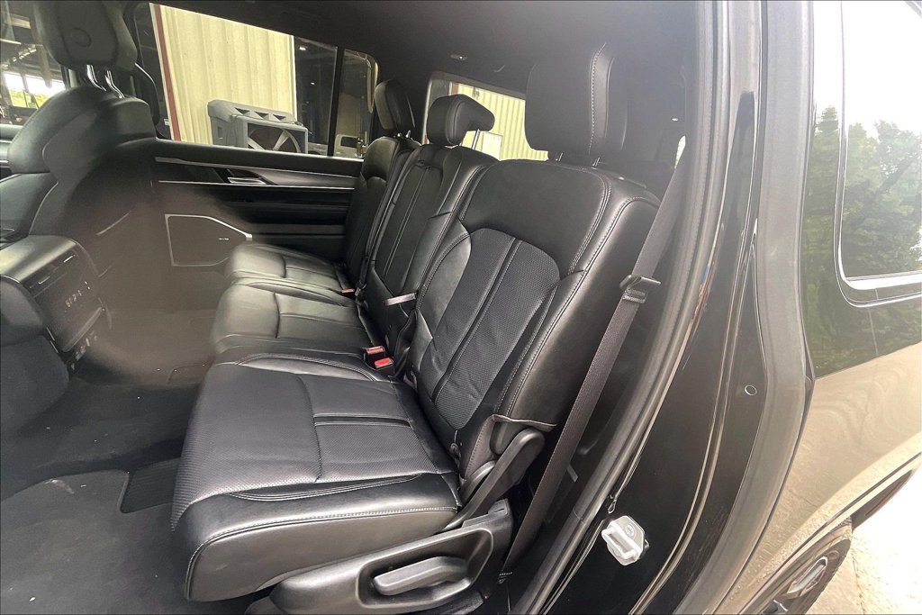 Used 2026 Jeep Grand Wagoneer L Limited w/ 8-Passenger Seating Package AWD/4WD image 26