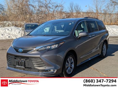 Certified 2024 Toyota Sienna XLE image 7