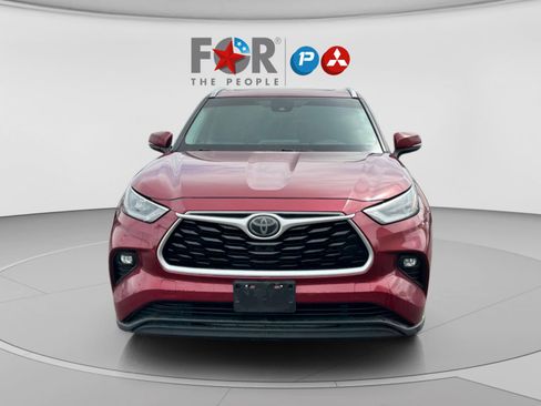 Used 2020 Toyota Highlander XLE image 8