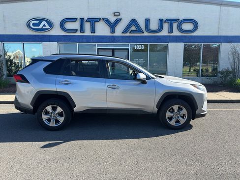 Used 2022 Toyota RAV4 XLE image 3