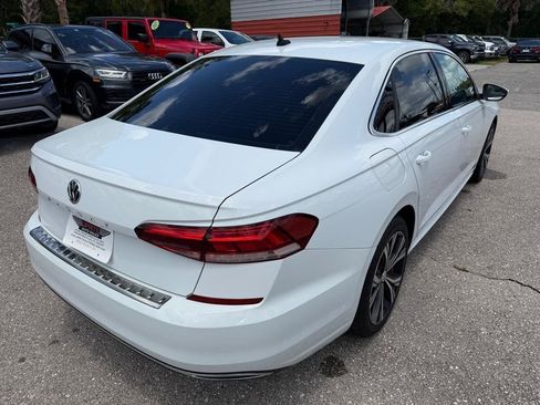 Used 2022 Volkswagen Passat 2.0T SE FWD image 5
