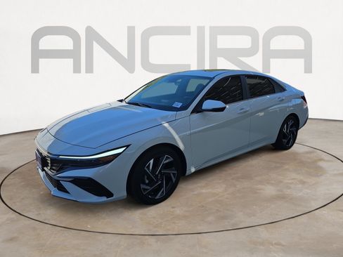Used 2025 Hyundai Elantra Limited image 5