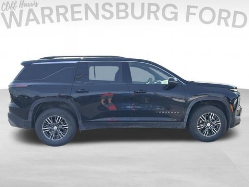 Used 2025 Chevrolet Traverse LT w/ LPO, Floor Liner Package AWD/4WD image 8