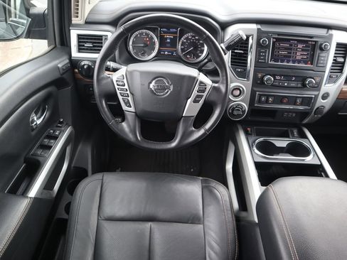 Used 2019 Nissan Titan SL image 11