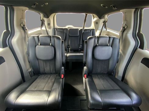 Used 2019 Dodge Grand Caravan SXT image 14