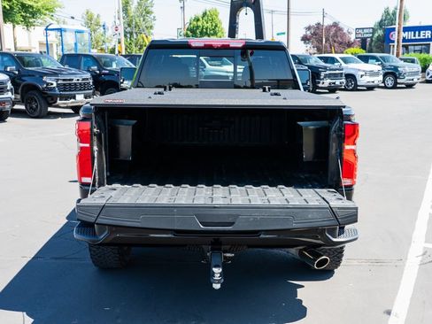 Used 2025 Chevrolet Silverado 2500 High Country w/ Midnight Edition AWD/4WD image 9