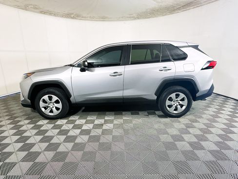 Used 2022 Toyota RAV4 LE FWD image 6