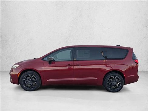 New 2026 Chrysler Pacifica Select image 5