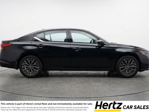 Used 2025 Nissan Altima 2.5 SV image 11