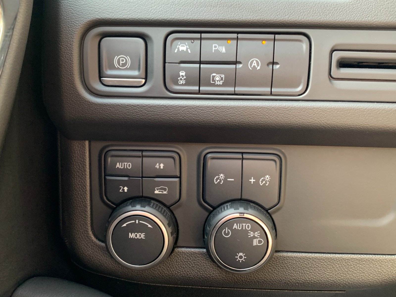 Used 2023 Chevrolet Tahoe LT w/ Luxury Package AWD/4WD image 15