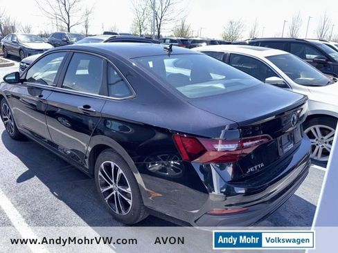 Used 2024 Volkswagen Jetta Sport image 2