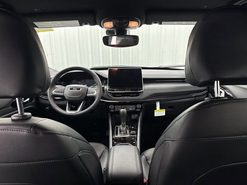 New 2026 Jeep Compass Latitude image 13