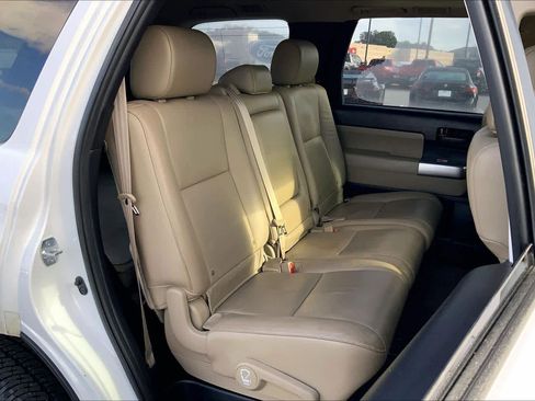 Used 2018 Toyota Sequoia SR5 w/ Premium Package image 18