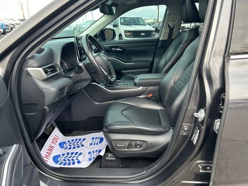 Used 2022 Toyota Highlander XLE image 9