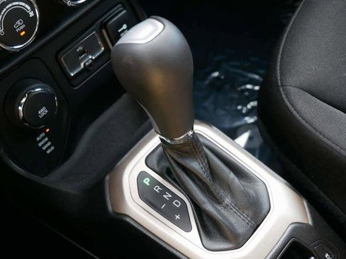 Used 2016 Jeep Renegade Sport w/ Power & Air Group image 24