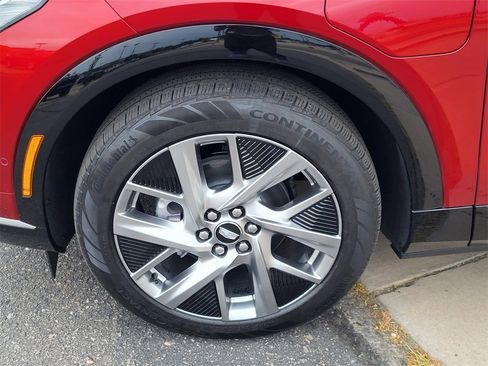 Used 2025 Cadillac Optiq Luxury 1 image 20