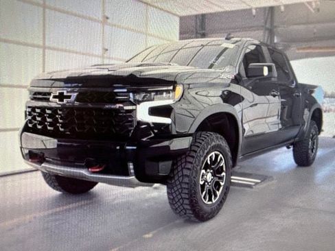 Used 2023 Chevrolet Silverado 1500 ZR2 w/ Technology Package AWD/4WD image 2
