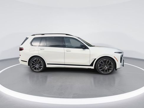 Used 2025 BMW X7 M60i image 9