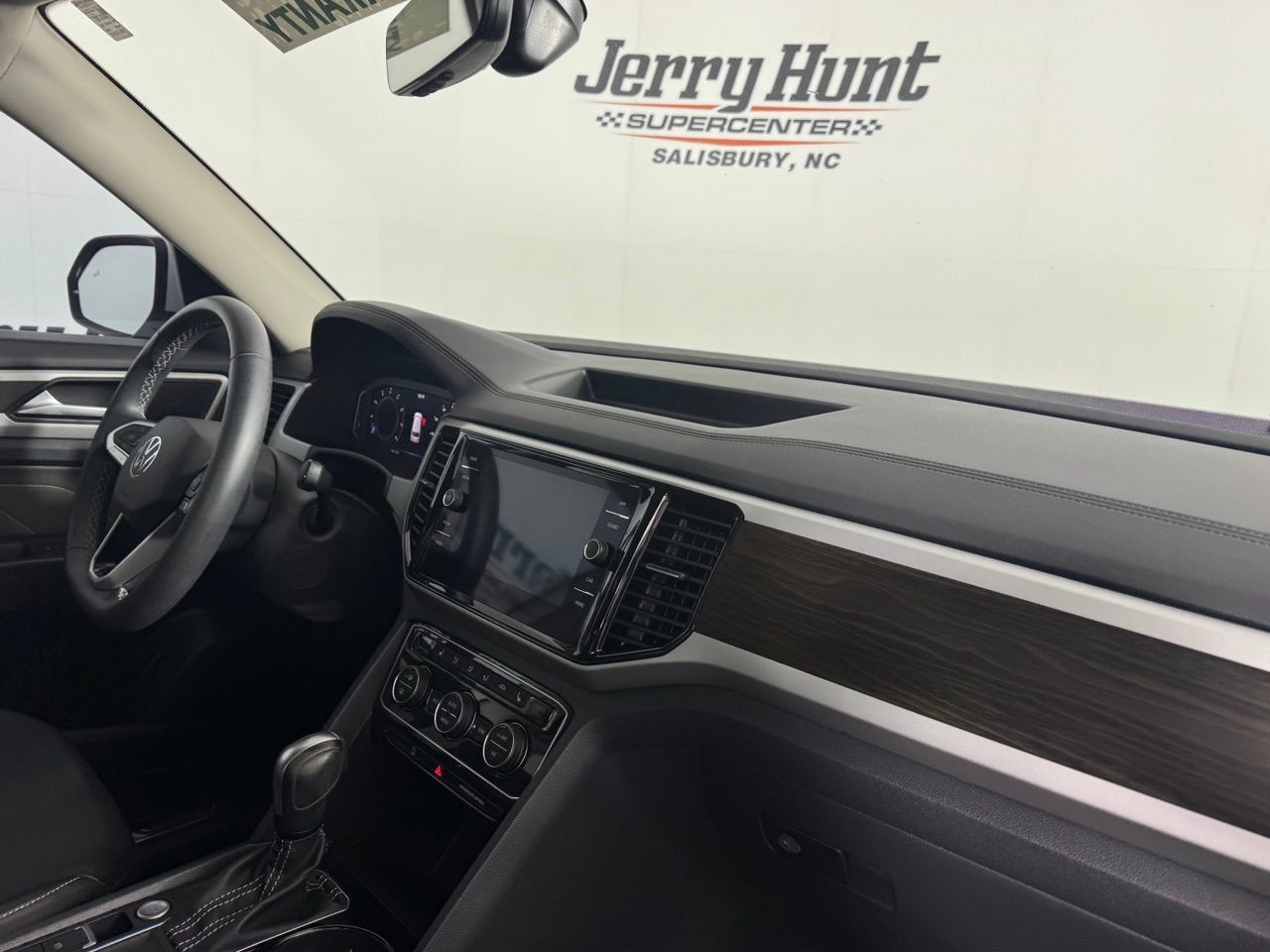 Used 2023 Volkswagen Atlas SE w/ Panoramic Sunroof Package FWD image 34