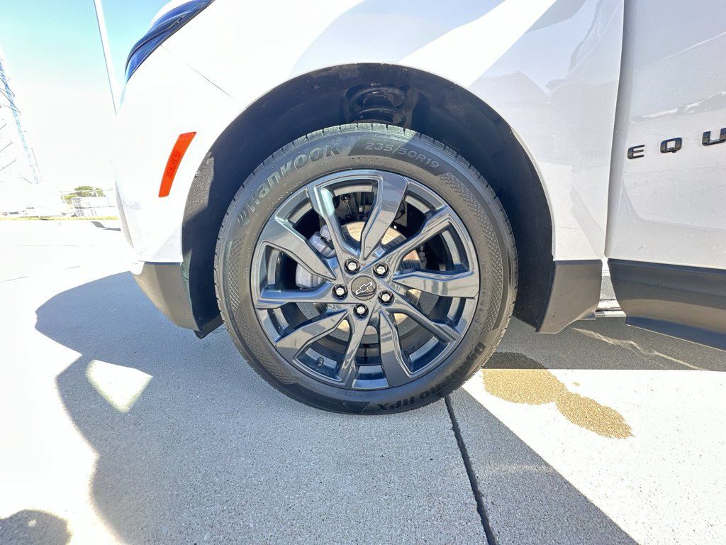 Certified 2024 Chevrolet Equinox RS w/ RS Leather Package AWD/4WD image 32