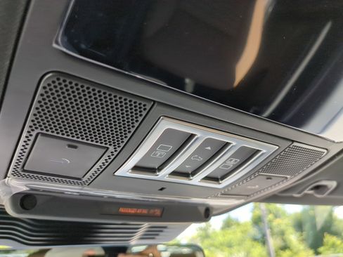 New 2025 Land Rover Discovery Dynamic SE image 19