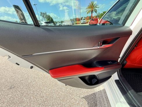 Used 2020 Toyota Camry SE image 17