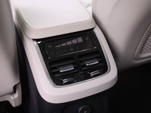 Certified 2025 Volvo XC90 T8 Plus w/ Protection Package Premier AWD/4WD image 15