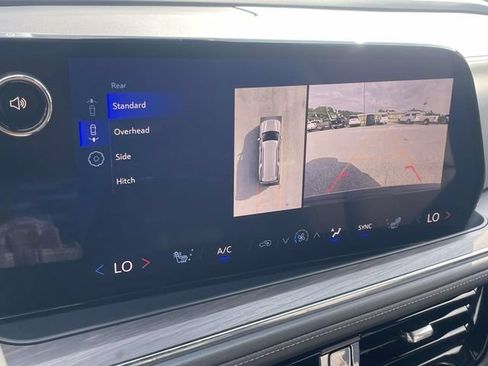 Used 2025 Chevrolet Suburban LT RWD image 17
