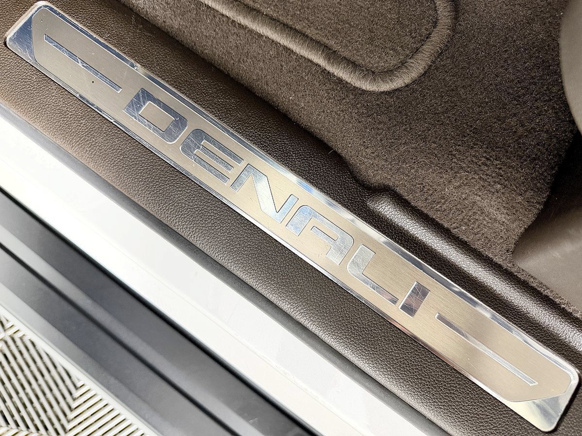 Used 2019 GMC Yukon Denali w/ Denali Ultimate Package AWD/4WD image 38