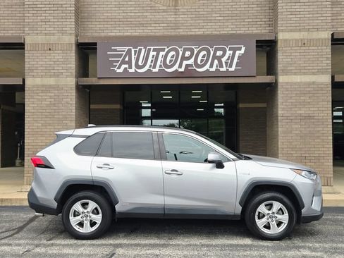Used 2021 Toyota RAV4 XLE w/ Convenience Package AWD/4WD image 4