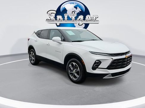 Used 2024 Chevrolet Blazer LT image 2
