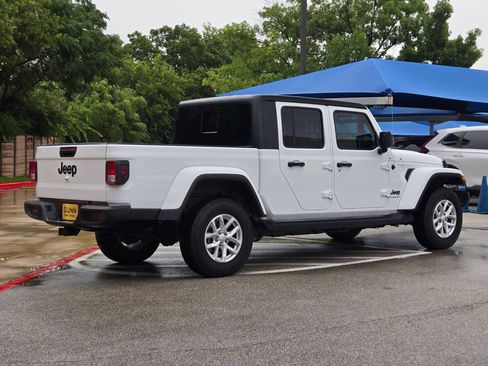Used 2023 Jeep Gladiator Sport AWD/4WD image 3
