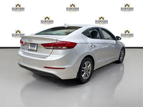 Used 2017 Hyundai Elantra SE image 5