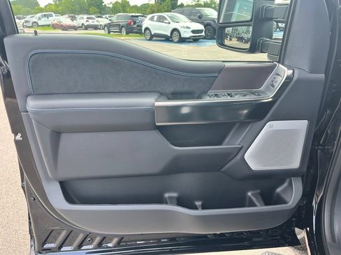 New 2026 Ford F250 Platinum w/ FX4 Off-Road Package AWD/4WD image 12