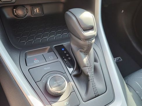 Used 2025 Toyota RAV4 XLE w/ Convenience Package image 31