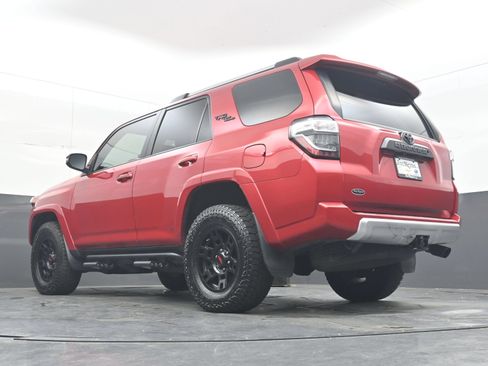 Used 2018 Toyota 4Runner TRD Off-Road Premium AWD/4WD image 28