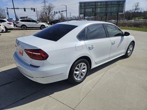 Used 2018 Volkswagen Passat 2.0T S image 5