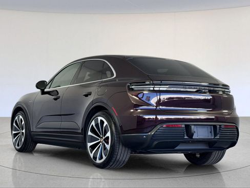 Certified 2025 Porsche Macan 4S Electric AWD/4WD image 3