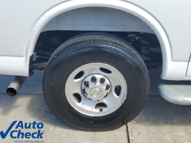Used 2025 Chevrolet Express 2500 w/ Driver Convenience Package RWD image 8
