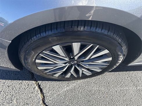 Used 2024 Nissan Altima 2.5 SV image 13