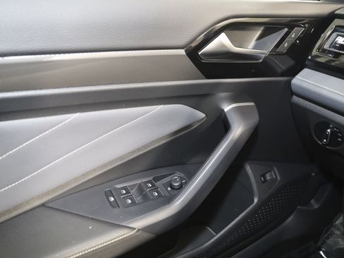 Used 2025 Volkswagen Jetta SEL image 28